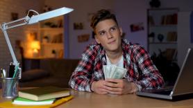 Un estudiante de 21 años se gasta 25 euros en lotería y acaba ganando una mansión valorada en 2,8 millones de euros