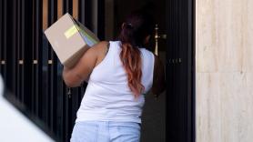 Adiós a "no se ha podido efectuar la entrega": luz verde al plan de pagar a los vecinos por guardar los paquetes