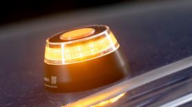 Las cuatro balizas V16 a las que la DGT ha retirado la homologación: comprueba si es la tuya