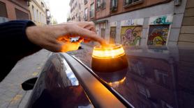Dos balizas V-16 que están de oferta por el Black Friday y homologadas por la DGT para ir a tiro hecho