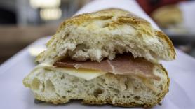 Un veterinario explica por qué "la teoría del bocata" tiene sentido como origen del brote de peste porcina africana