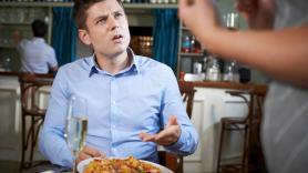 La estrategia del "precio señuelo" presente en todas las cartas de restaurantes y que los camareros no suelen mencionar