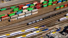 Bill, ferroviario de 67 años, desea jubilarse pero no puede: "Soy más viejo y sigo bajo los trenes”