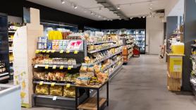 Luchan durante 12 años para reabrir una mítica tienda de pueblo, lo logran y acaban cerrando dos meses después: "Pérdidas de cinco cifras cada mes"