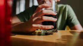 Jimmy Mohamed, doctor, sobre por qué debes evitar la Coca-Cola si tienes gastroenteritis: "Favorece la micción y empeora la deshidratación"