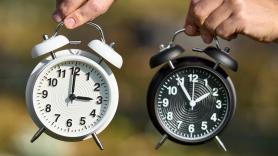 Despiden a una mujer sin indemnización por llegar demasiado pronto a su trabajo: la Justicia lo declara procedente