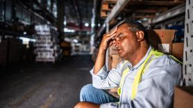 Un padre llama su negocio "el peor del mundo", su hijo sigue sus pasos y llega a una cruda conclusión: "Todo hombre debería luchar consigo mismo"