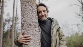 Bo, de 90 años, premiado tras no talar nunca su bosque con 450 euros: "No sabía que veníamos"