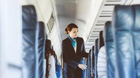 Izabela, azafata de Ryanair en Barcelona con solo 21 años, revela el sacrificio físico que suponen su trabajo y los horarios rotatorios: "Me he llegado a despertar a las 2 de la mañana para hacer un vuelo"