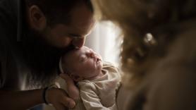 Una pareja vive con su bebé en un piso de 35 m² y lanza un consejo crucial para los padres primerizos en situaciones parecidas