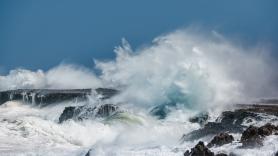 La AEMET pone en alerta a Canarias por lo que está por llegar el fin de semana: olas de 6 metros y 60 l/m2