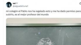 Un profesor arrasa con lo que ha dibujado a sus alumnos en la pizarra: es toda una obra de arte
