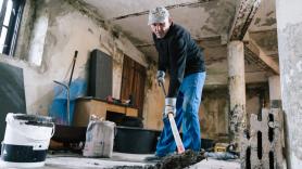 Hacen pasar un almacén como loft y lo alquilan por 280 euros en Nochevieja: "Resulta algo nauseabundo"