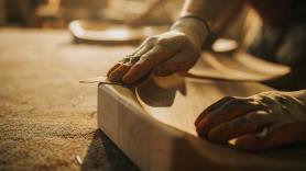 Maurizio, obrero, se reconvierte en maestro artesano: "Incluso estando rodeado de tanta gente me sentía solo"