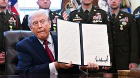 No es el Nobel de la Paz, pero sí una pequeña victoria de Trump: arancel, palabra del año 2025 para la FundéuRAE