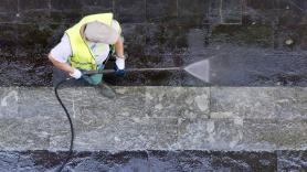 Domènec Caballé, barrendero de quinta generación: "Antes en el camión éramos tres, ahora todo se hace con un mando, como una PlayStation"