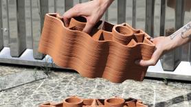 Dos jóvenes crean el ladrillo que muchos españoles abrazarían en verano: enfría sin electricidad