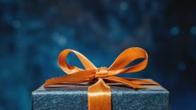 Una experta en protocolo avisa de que lo que muchísima gente hace con el ticket regalo es un error