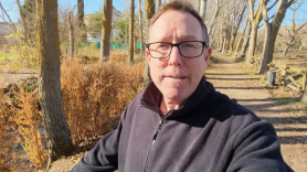 Un británico que lleva 25 años en España da en el clavo al resumir la razón por la que recomienda aprender español: "Si no, os perdéis el humor de aquí, que es único"