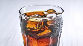 Muchos agradecerán saber que la sal en la Coca-Cola es una combinación sublime para la limpieza del hogar