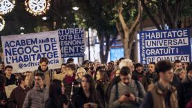Una manifestación recorre las calles de Valencia reclamando medidas urgentes ante el problema de la vivienda y pidiendo un "plan de choque"