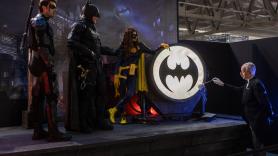 Milán, profesor que se disfraza de Batman en el metro para comprobar los efectos: "Con la ciencia también hay que ensuciarse las manos"