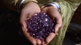 Jonathan y Magalie, propietarios del mayor yacimiento de amatistas de Europa: "Ambos ya éramos apasionados de las piedras preciosas"