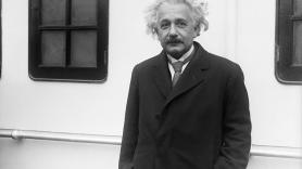 Albert Einstein, sobre la diferencia entre ser listo y ser sabio: “Una persona inteligente resuelve un problema, una sabia lo evita”