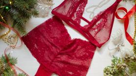 ¿Se mantiene el 'boom' de la ropa interior roja en Nochevieja?: su origen y cómo se ha ido transformando ante el reinado del negro