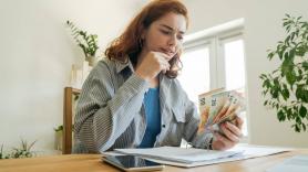 La echan de su trabajo soñado y salta a su negocio del siglo al descubrir el tesoro oculto en la basura del otro