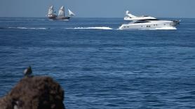 María, joven trabajando como jefa de azafatas de yate en Tenerife: "Me han regalado oro, paquetes de vacaciones, el Rolex que llevo puesto"