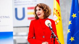 Montero dice que ya tiene "elaborados" los presupuestos y está "trabajando" con los grupos parlamentarios