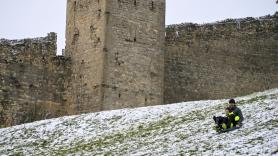 Mal día para coger el coche: nieve, heladas y carreteras cortadas en plena Operación Navidad