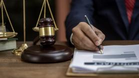 Recursos Humanos la despide por negarse a trabajar estando de baja: "Al médico no le importa si la empleada iba a trabajar o no"