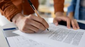 A dos años de jubilarse, deja su empleo por un engaño y acaba cobrando 13.800 euros de indemnización