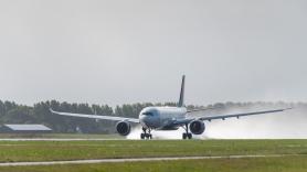 Un avión de una aerolínea europea aterriza por primera vez en 35 años en este destino salpicado por conflictos bélicos