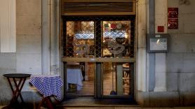 Manuel Martínez, dueño de un bar de un pueblo de Almería con 175 habitantes: "Dejarlo cerrado es una pena, prefiero alquilarlo"