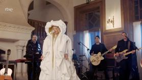 Multitud de comentarios por lo que ha hecho Amaia Montero nada más salir en el especial de Nochevieja de TVE