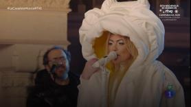 Amaia Montero, cual reina de las nieves, protagonista absoluta de la aparición de La Oreja de Van Gogh en 'La casa de la Música'