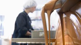 Baptiste, dueño de dos chocolaterías con 29 años, trabaja 65 horas a la semana para ganar menos que algunos becarios: "Realmente no contamos las horas"