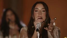 Lola Índigo lo vuelve a hacer con su preciosa actuación desde la Alhambra en la Nochevieja de TVE