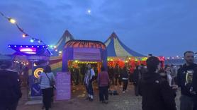 Tiene 60 años, se acerca a curiosear la 'rave' de Albacete y acaba vitoreado por los jóvenes tras decirles esto