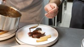 Un chef renuncia a la estrella Michelín de su restaurante en Soria para abrir uno en su pueblo: "La meta es hacer lo máximo felices a mis clientes"