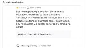 Van a comer a un restaurante en año nuevo y se quejan de que no les atienden: la respuesta les deja con la boca cerrada