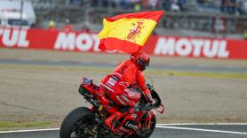 Márquez aclara la razón por la que a veces saca la bandera de Cataluña y otras la de España