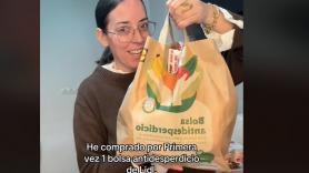 Compra por primera vez una "bolsa antidesperdicio" de Lidl, que cuesta 3 euros, y lo que saca de ahí trae cola