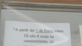 El dueño de un bar cuelga un cartel avisando de la subida de precios: acaba convenciendo por lo que añade al final
