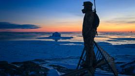 Yago Rodríguez, experto militar: "La unidad de elite de Dinamarca en Groenlandia usa un fusil de hace 110 años porque los modernos fallarían a 45 grados bajo cero"