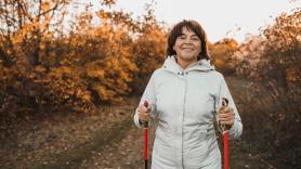 Si puedes cantar mientras caminas, no estás entrenando: la prueba definitiva para saber si tu paseo cuenta como ejercicio