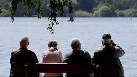 Un pueblo recibe más de 800.000 euros para sus ancianos y el autor se mantiene en el anonimato: "Me quito el sombrero ante estas personas"